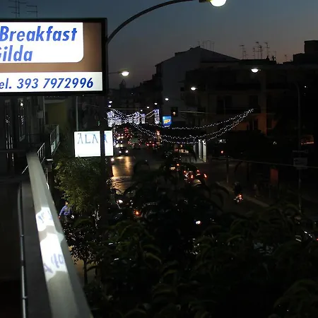 לינה וארוחת בוקר Gilda רגוזה